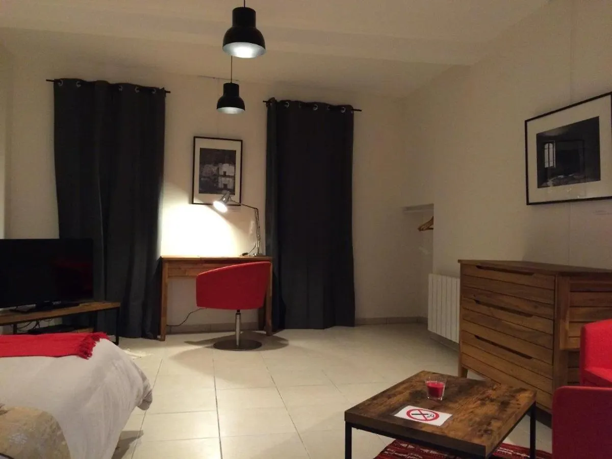 Le Studio Du Chateau Auriac-sur-Vendinelle France